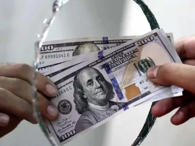 قیمت دلار امروز سر به فلک کشید (۱۵ آذر ۱۴۰۴)
