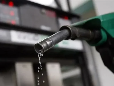 واکنش نماینده مجلس به شایعه افزایش قیمت بنزین؛ «الان زمان شوک اقتصادی نیست»